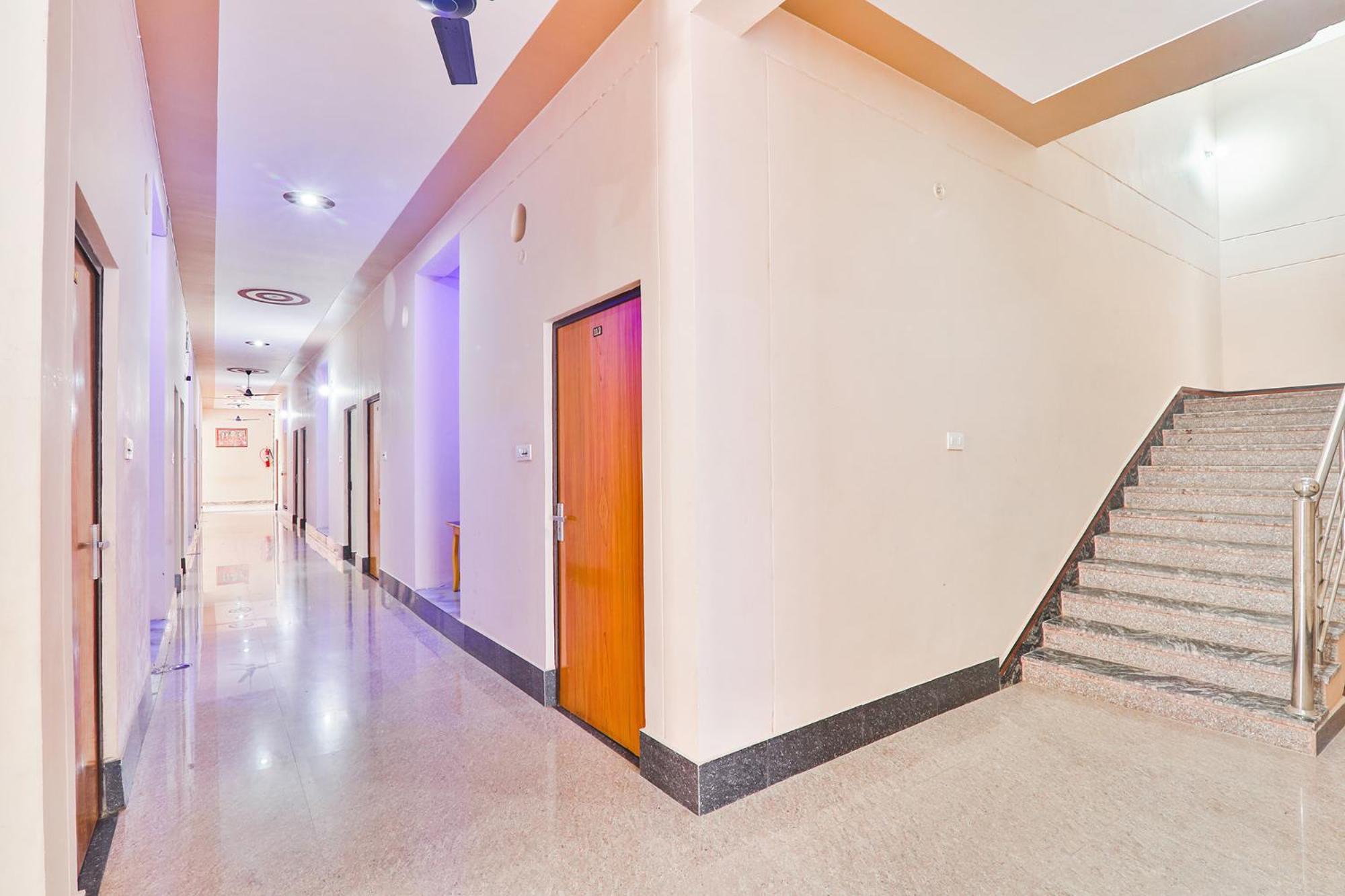 Fabhotel Shree Venkatesh Nileyam Ayodhya Bagian luar foto
