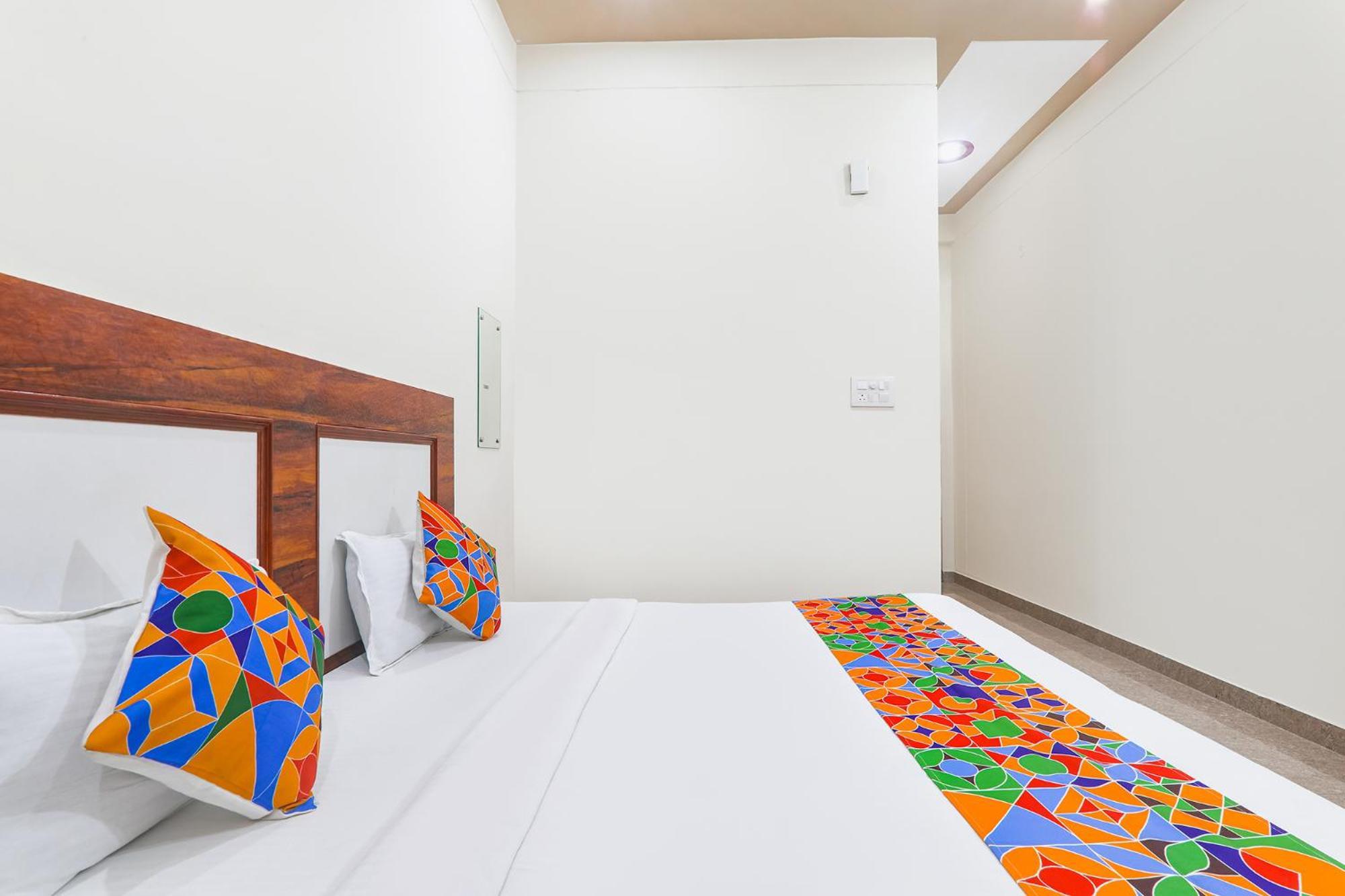 Fabhotel Shree Venkatesh Nileyam Ayodhya Bagian luar foto