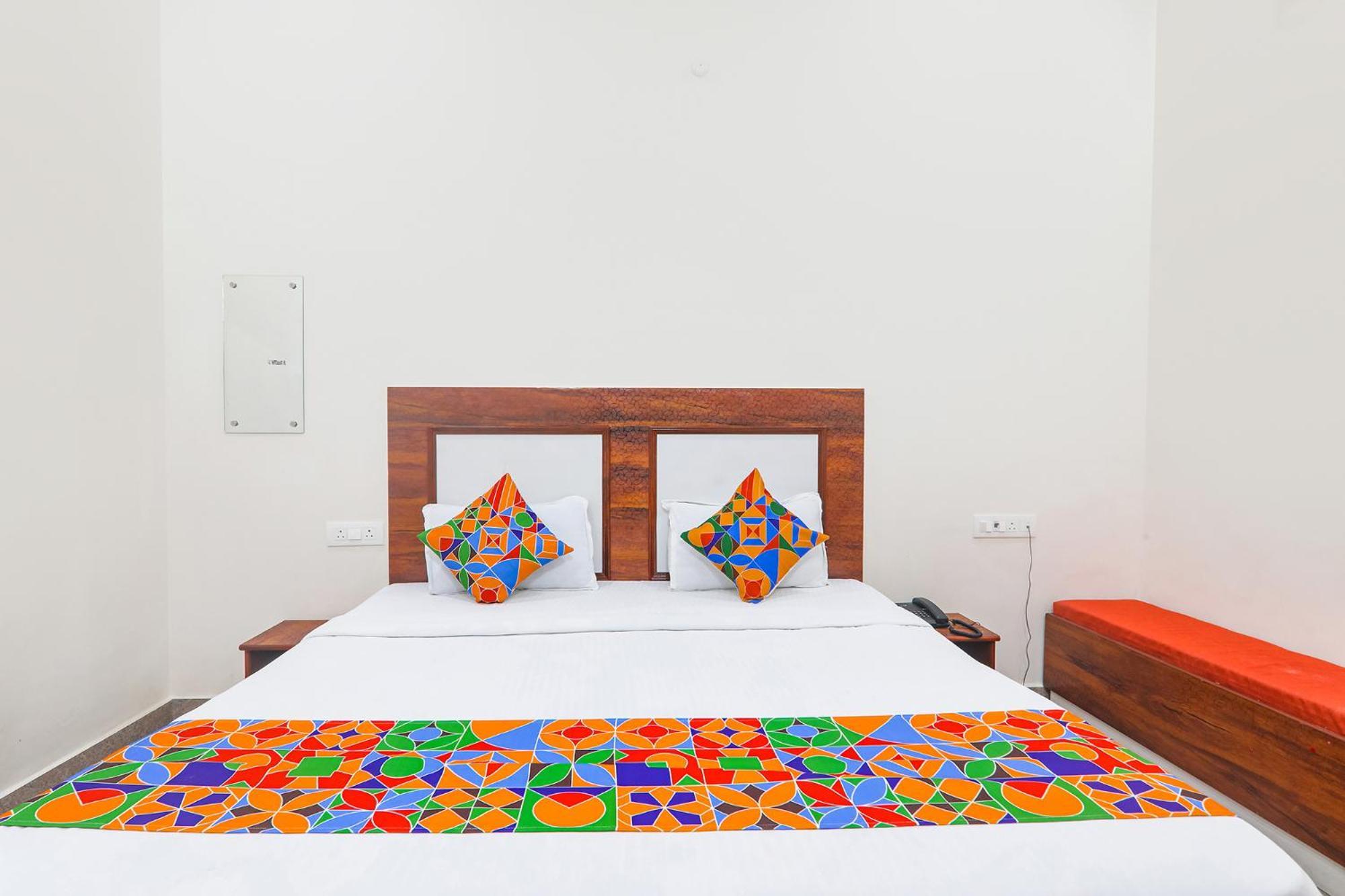 Fabhotel Shree Venkatesh Nileyam Ayodhya Bagian luar foto